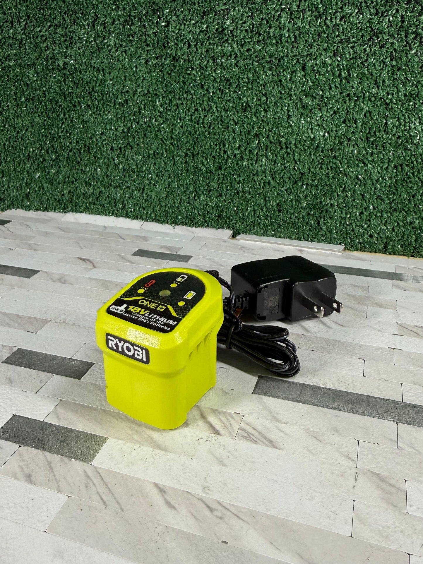 Ryobi 18-Volt ONE+ Stem Top Compact Battery Charger