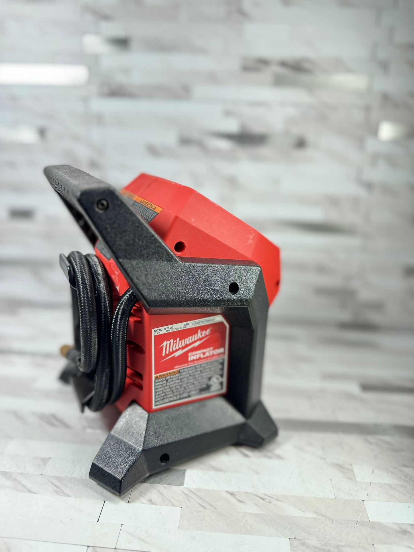 Milwaukee M12 12-Volt Lithium-Ion Cordless Electric Portable Inflator (Tool-Only)