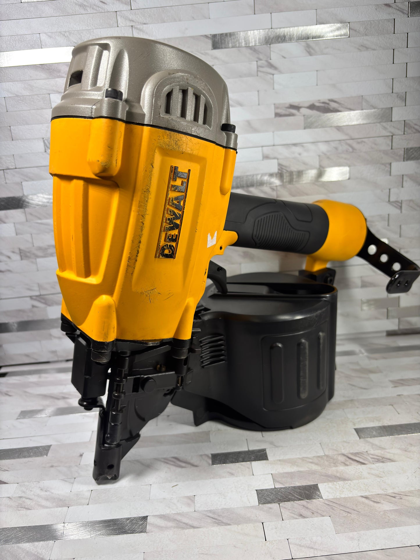 Dewalt Pneumatic 15° Coil Framing Nailer