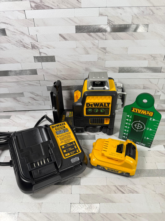 Dewalt 12V MAX Lithium-Ion 100 ft. Green Self-Leveling 3-Beam 360 Degree Laser Level with 2.0Ah Battery, Charger and Case