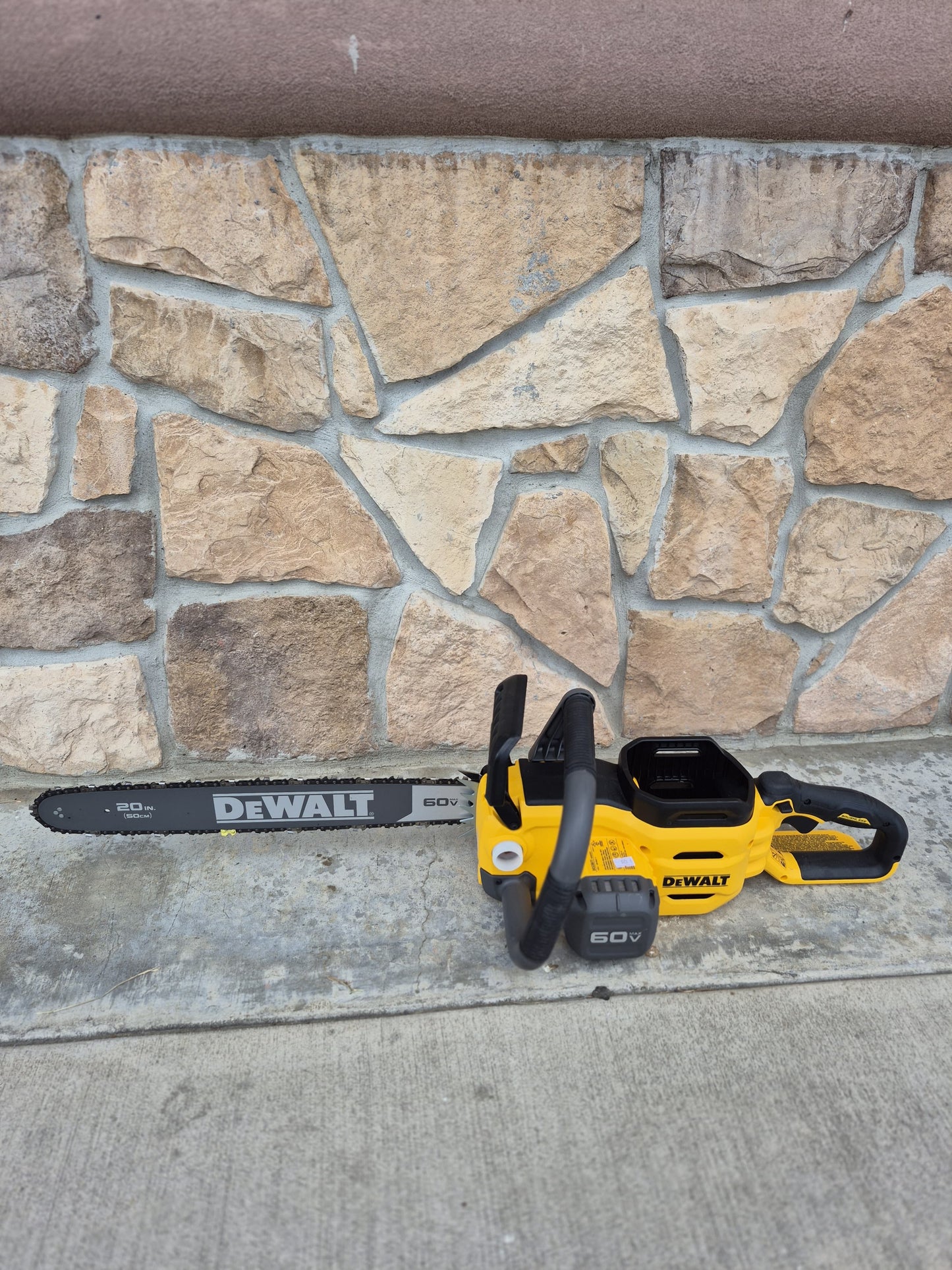 Dewalt 60V MAX 20in. Brushless Battery Powered Chainsaw (Tool Only)