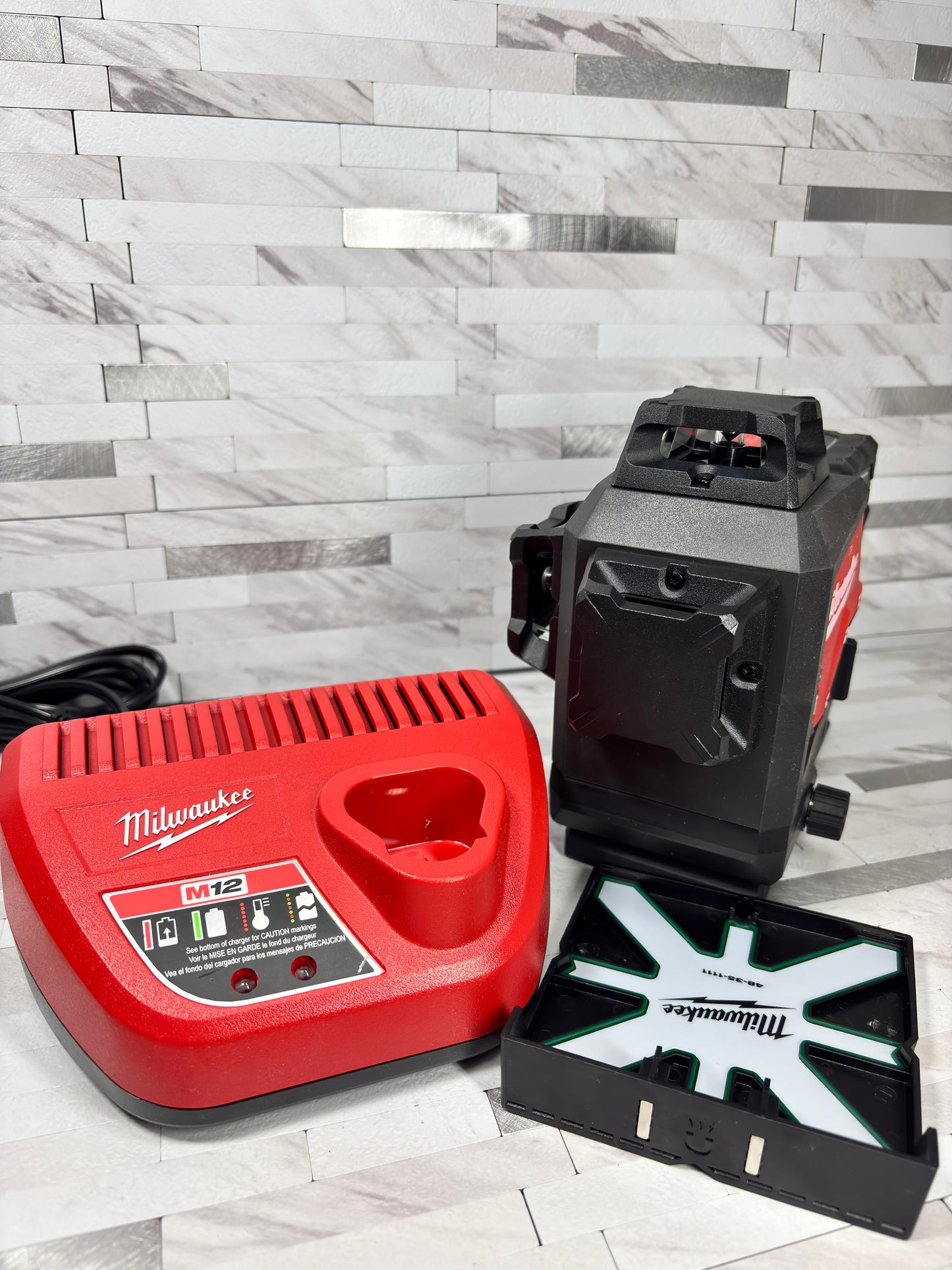 M12 12-Volt Lithium-Ion Cordless Green 250 ft. 3-Plane Laser Level Kit with One 4.0 Ah Battery, Charger and Case