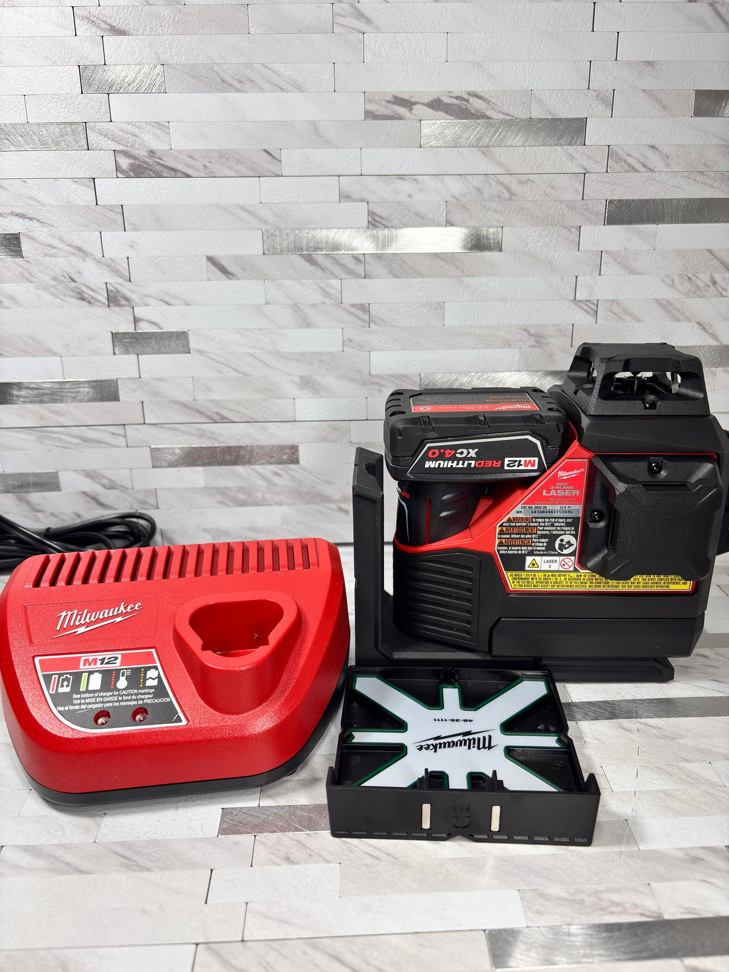 M12 12-Volt Lithium-Ion Cordless Green 250 ft. 3-Plane Laser Level Kit with One 4.0 Ah Battery, Charger and Case
