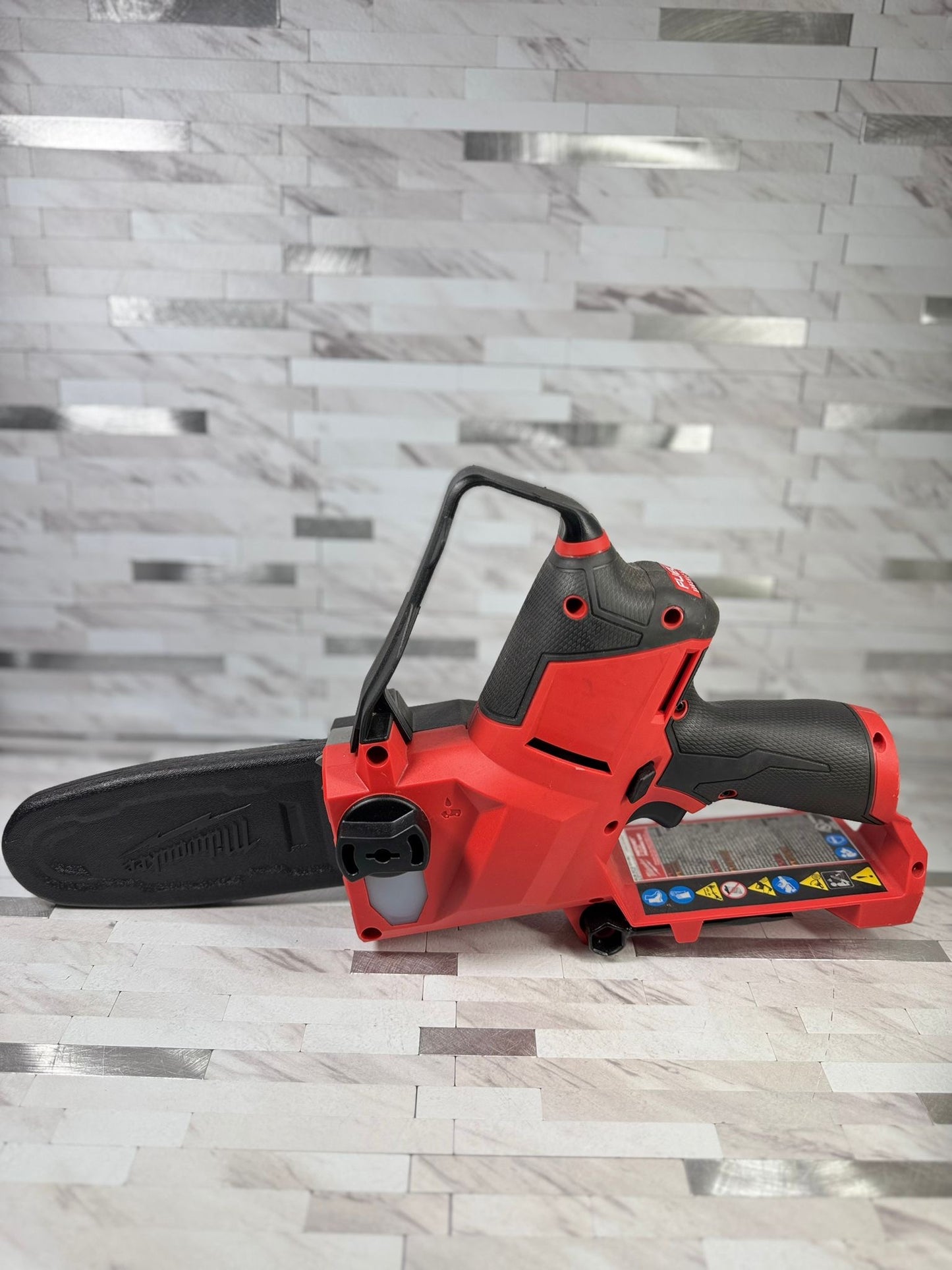 Milwaukee M12 FUEL 6 in. 12V Lithium-Ion Brushless Electric Cordless Battery Pruning Saw HATCHET (Tool-Only)