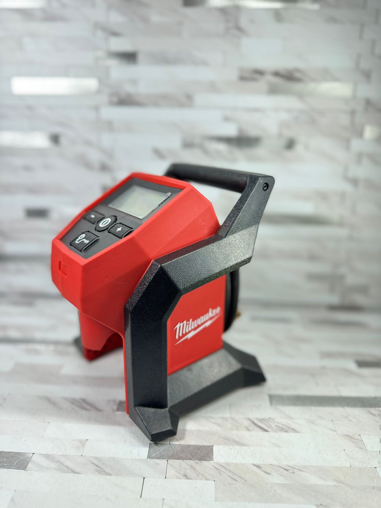 Milwaukee M12 12-Volt Lithium-Ion Cordless Electric Portable Inflator (Tool-Only)