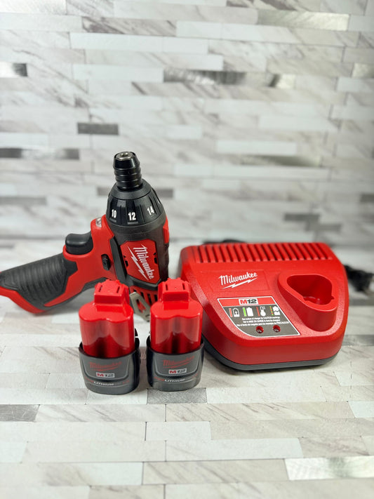 Milwaukee M12 12V Lithium-Ion Cordless 1/4 in. Hex Screwdriver Kit with Two 1.5Ah Batteries, Charger and Tool Bag