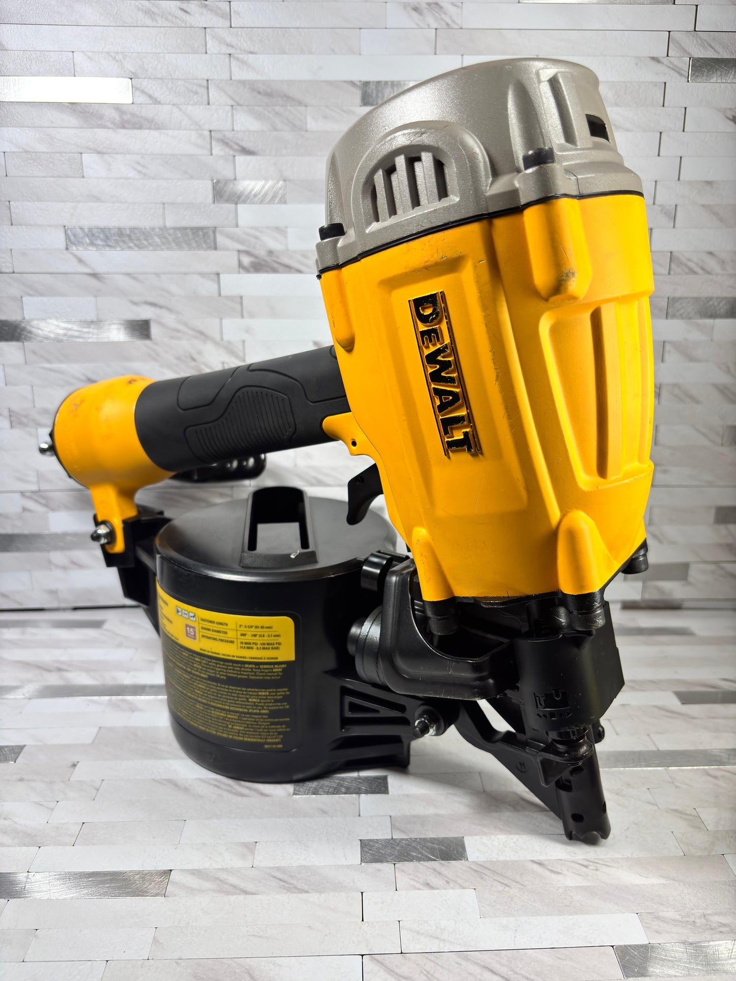 Dewalt Pneumatic 15° Coil Framing Nailer