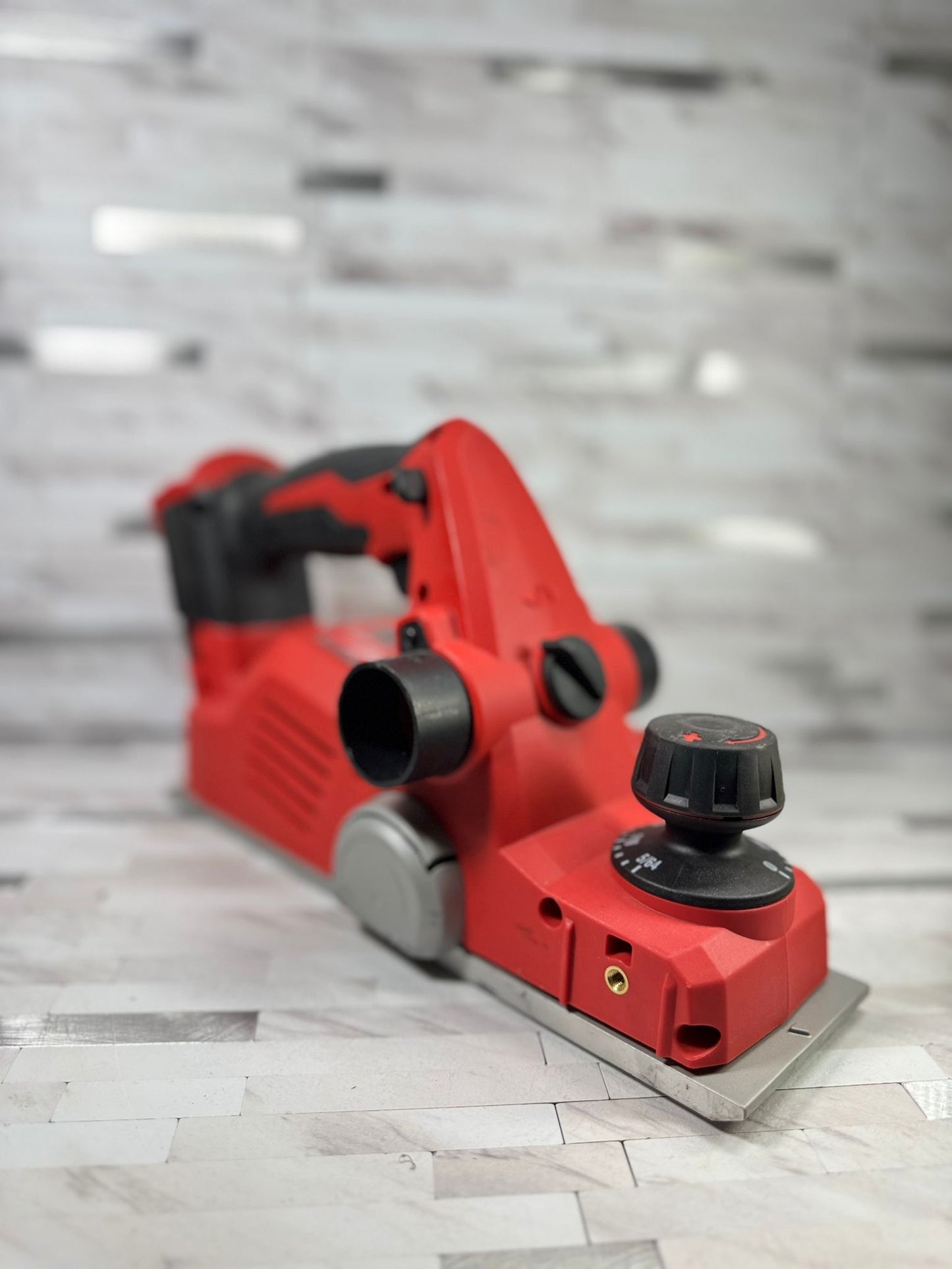 Milwaukee M18 18V Lithium-Ion Cordless 3-1/4 in. Planer (Tool-Only) READ DESCRIPTION