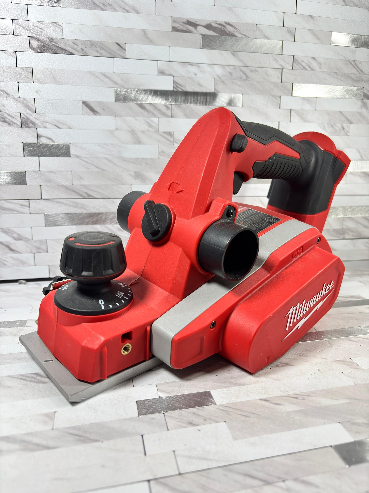 Milwaukee M18 18V Lithium-Ion Cordless 3-1/4 in. Planer (Tool-Only)