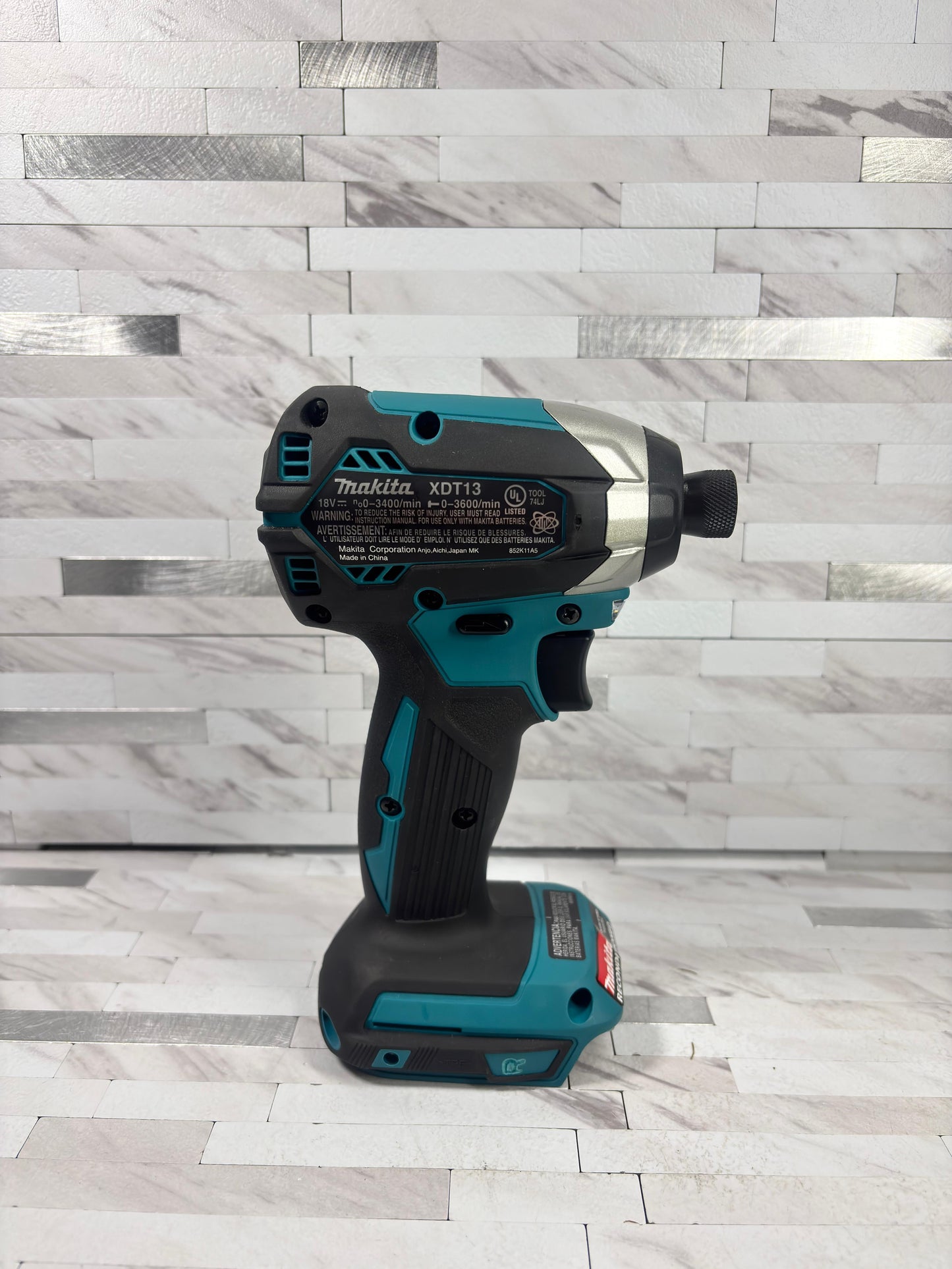 Makita 18V LXT Lithium-Ion Brushless 1/4 in. Cordless Variable Speed Impact Driver (Tool Only
