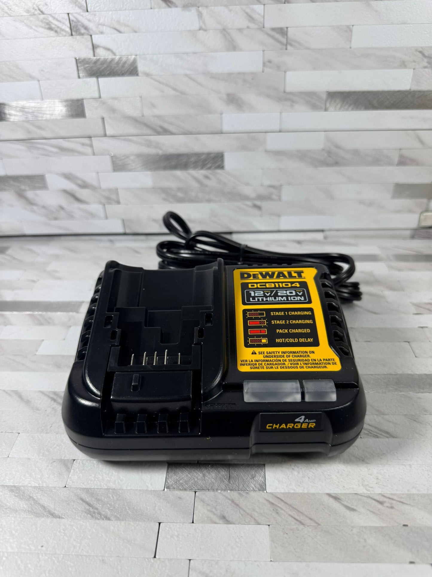 DEWALT 20 -Volt 2 -Pack Lithium-ion (5 AH Battery and Charger)