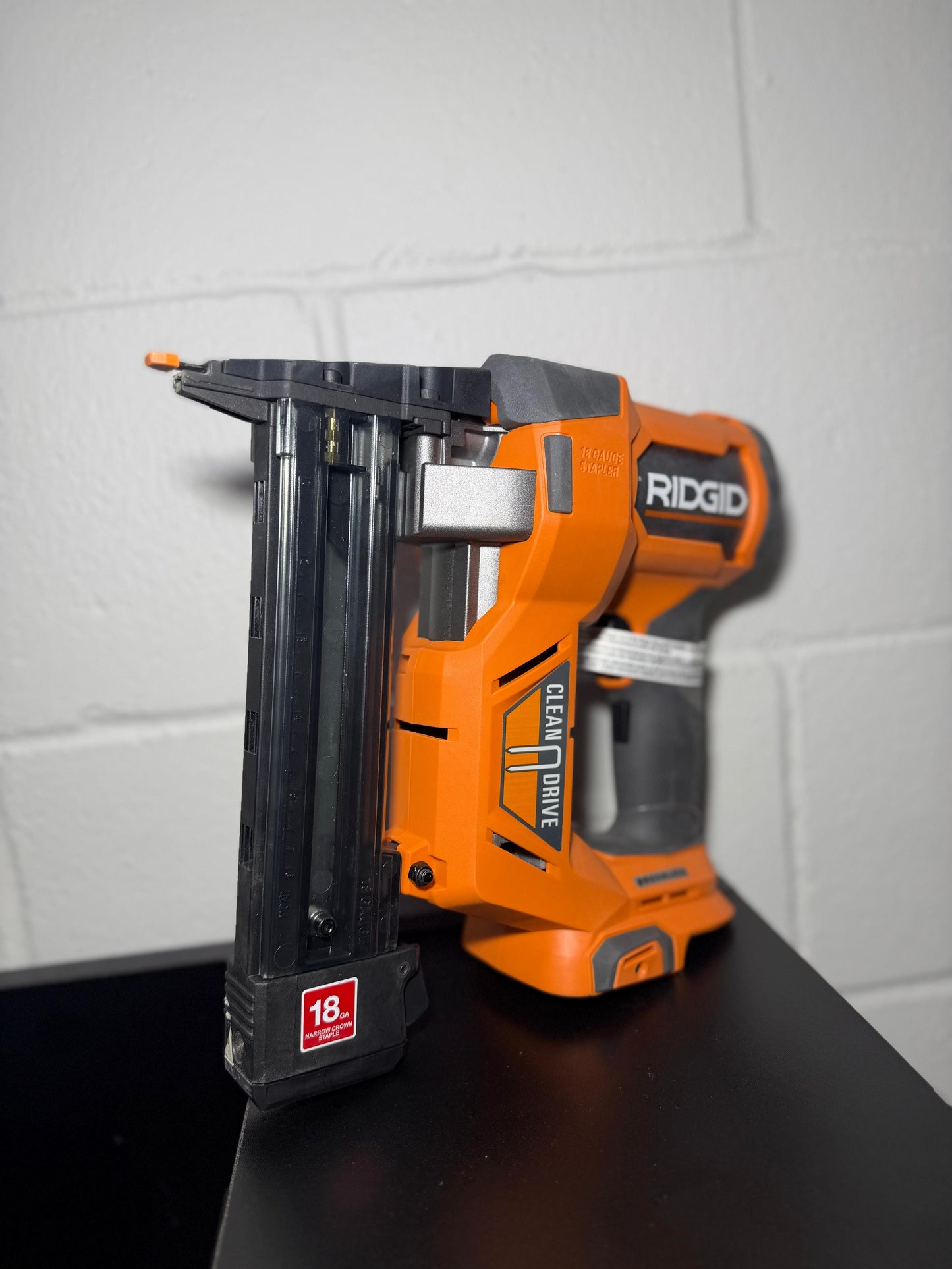 Ridgid 18V Brushless Cordless 18-Gauge 1-1/2 in. Narrow Crown Stapler (Tool only)