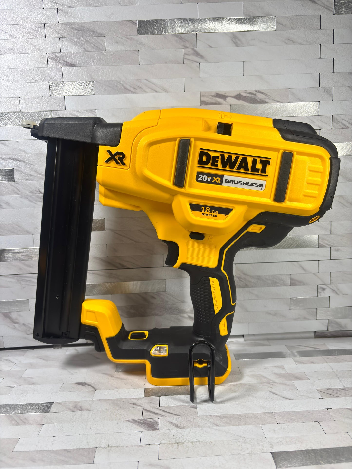 Dewalt 20V MAX XR Cordless 18-Gauge Narrow Crown Stapler Kit with 2.0Ah Battery, Charger
