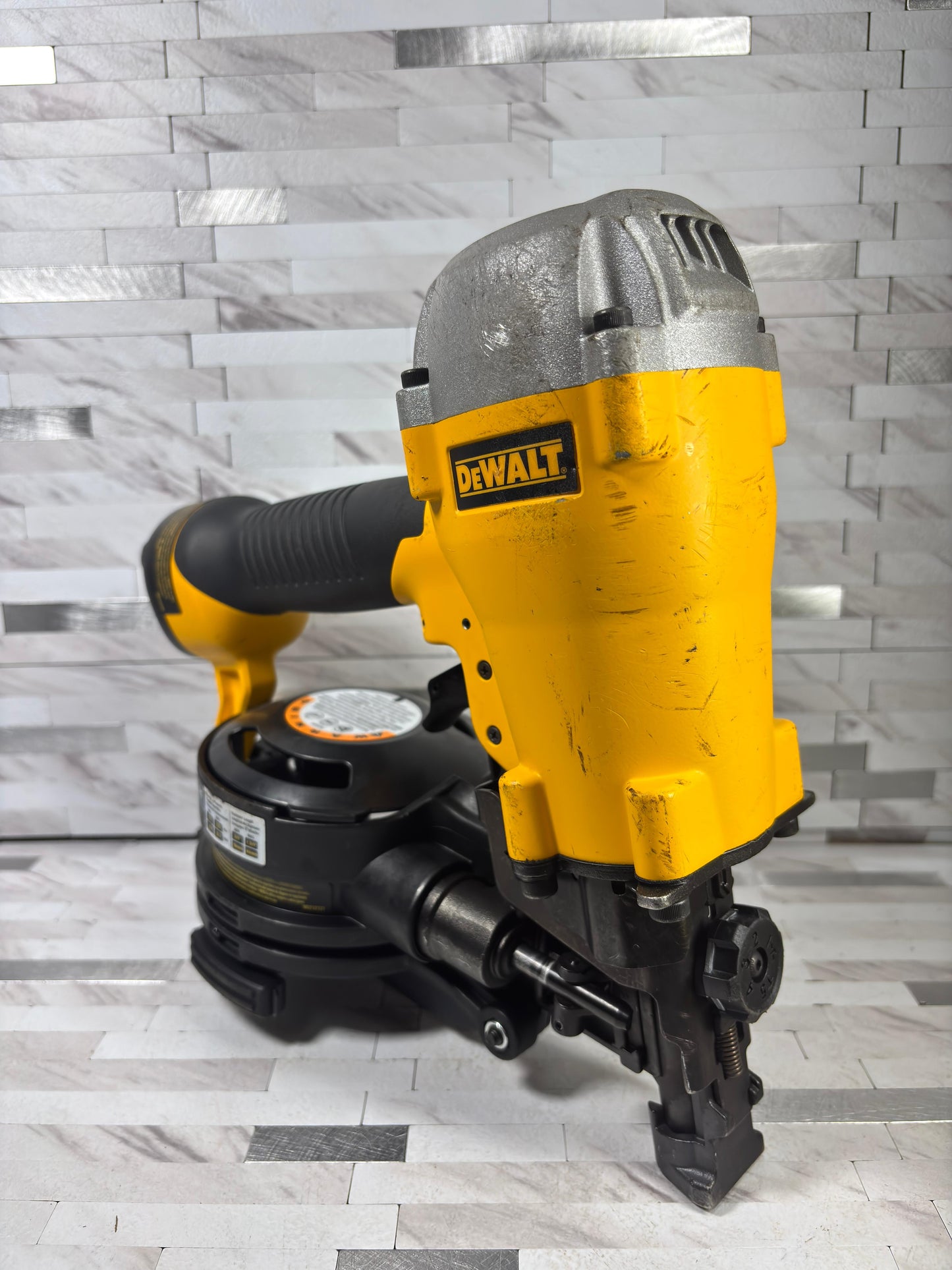 Dewalt 1-3/4 in. 15 Degree Pneumatic Coil Roofing Nailer