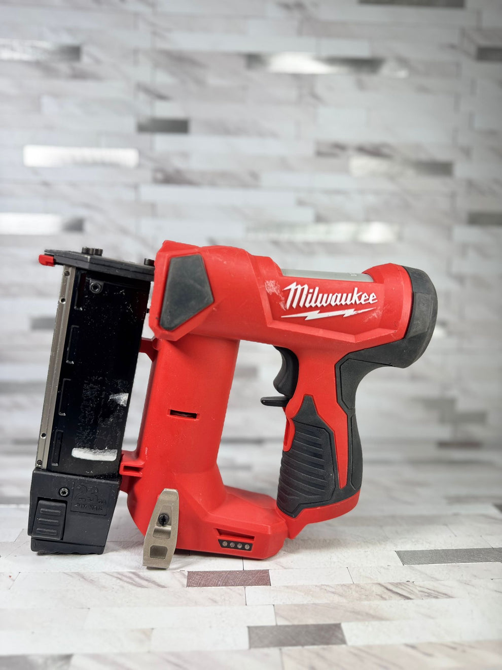 Milwaukee M12 12-Volt 23-Gauge Lithium-Ion Cordless Pin Nailer (Tool-O ...