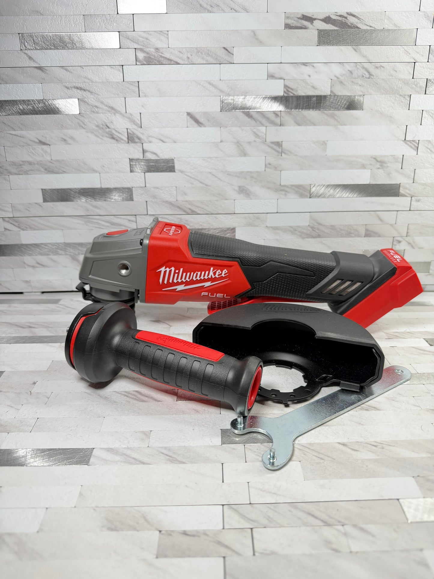 Milwaukee M18 FUEL 18V Brushless Cordless 4-1/2 in./5 in. Grinder w/Paddle Switch (Tool-Only)