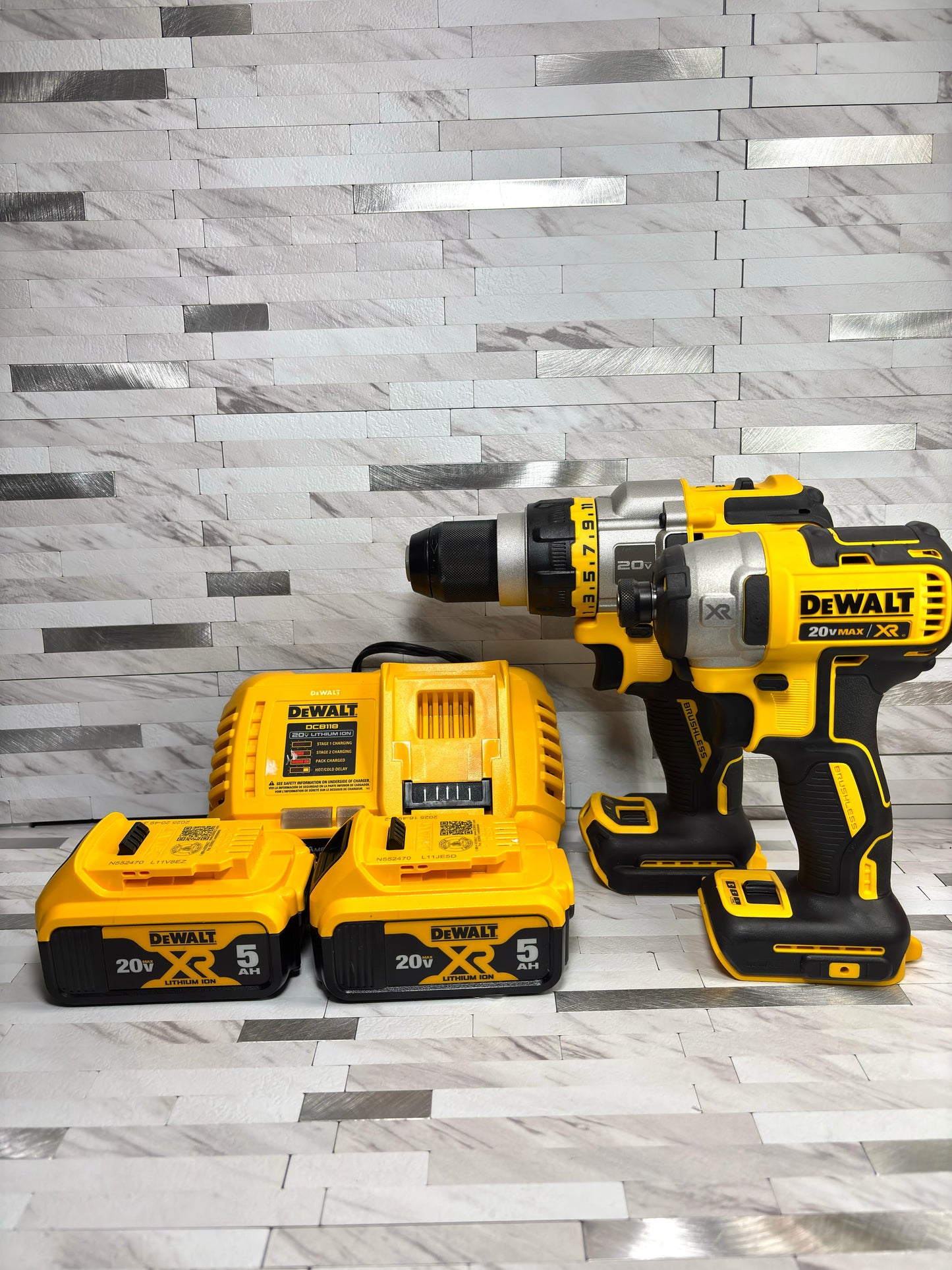 DEWALT 20V MAX 2 Tool Kit Including Hammer Drill/Driver with FLEX Advantage