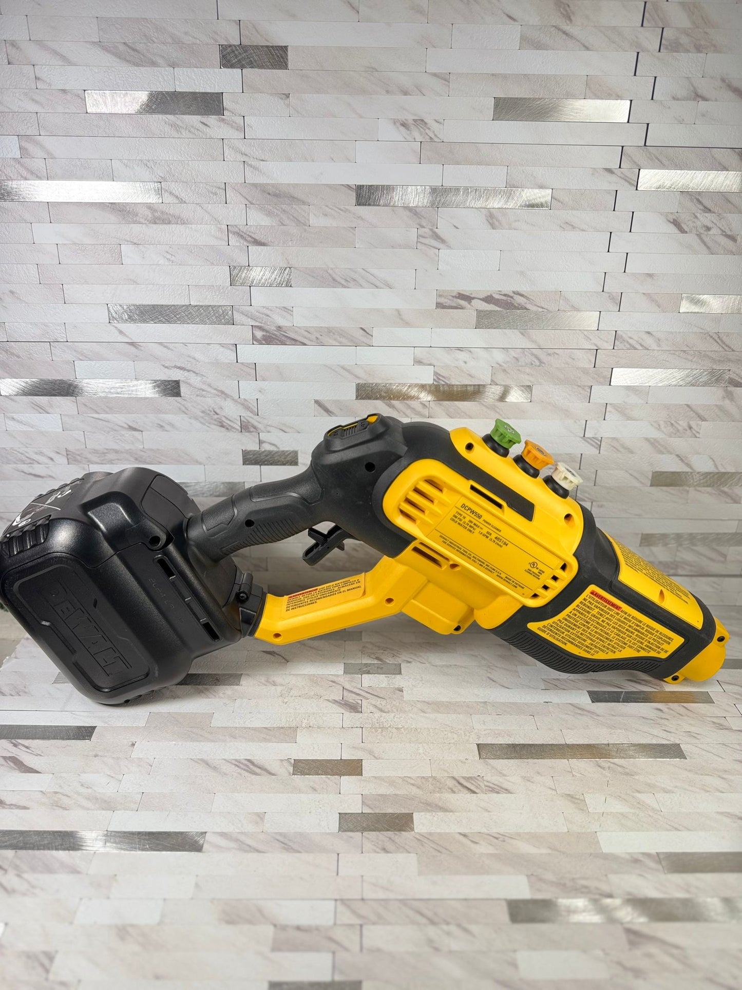 20V Dewalt Max 550 PSI 1.0 GPM Cold Water Cordless Battery Power Cleaner w/ 4 Nozzles (Tool Only)