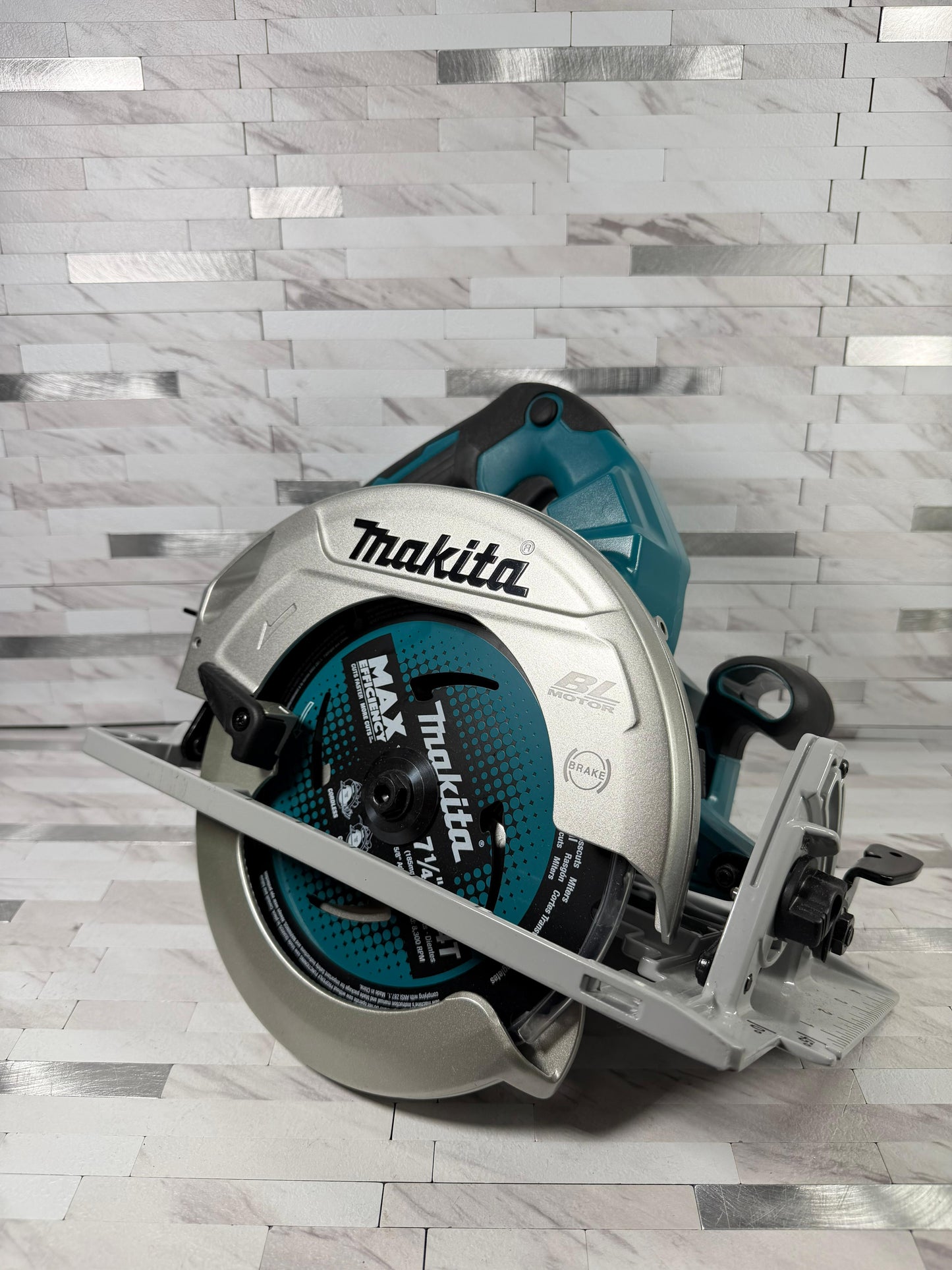 Makita 18V X2 LXT Lithium-Ion (36V) 7-1/4 in. Brushless Cordless Circular Saw (Tool-Only)