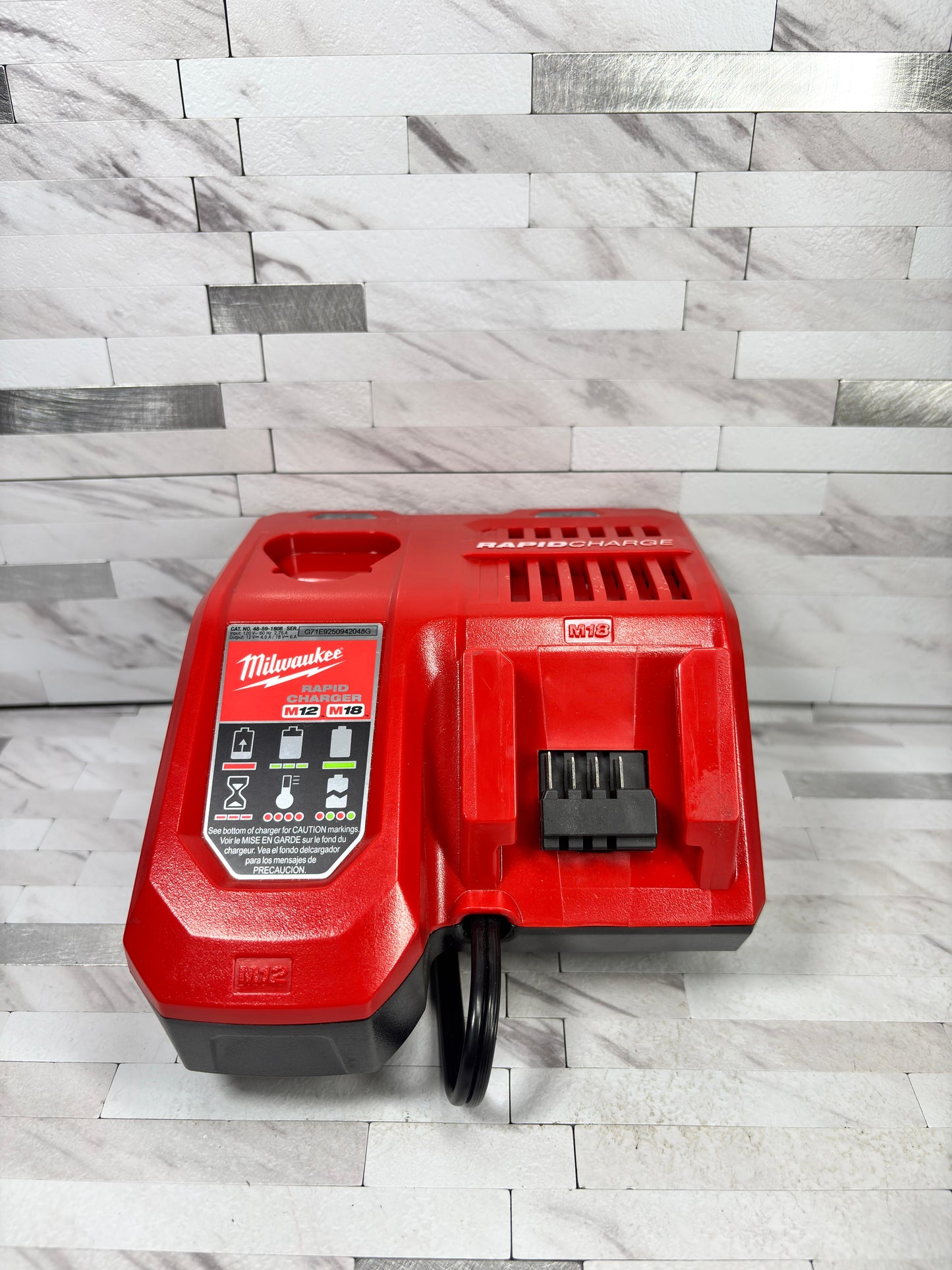 Milwaukee M12 and M18 12-Volt/18-Volt Lithium-Ion Multi-Voltage Rapid Battery Charger
