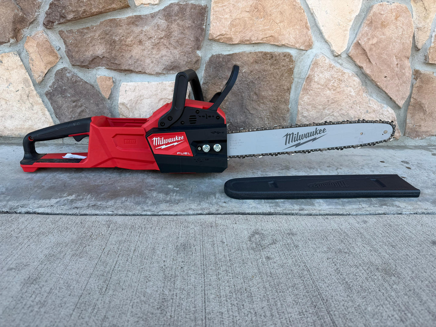 Milwaukee M18 FUEL 16 in. 18V Lithium-Ion Brushless Battery Chainsaw (Tool-Only)