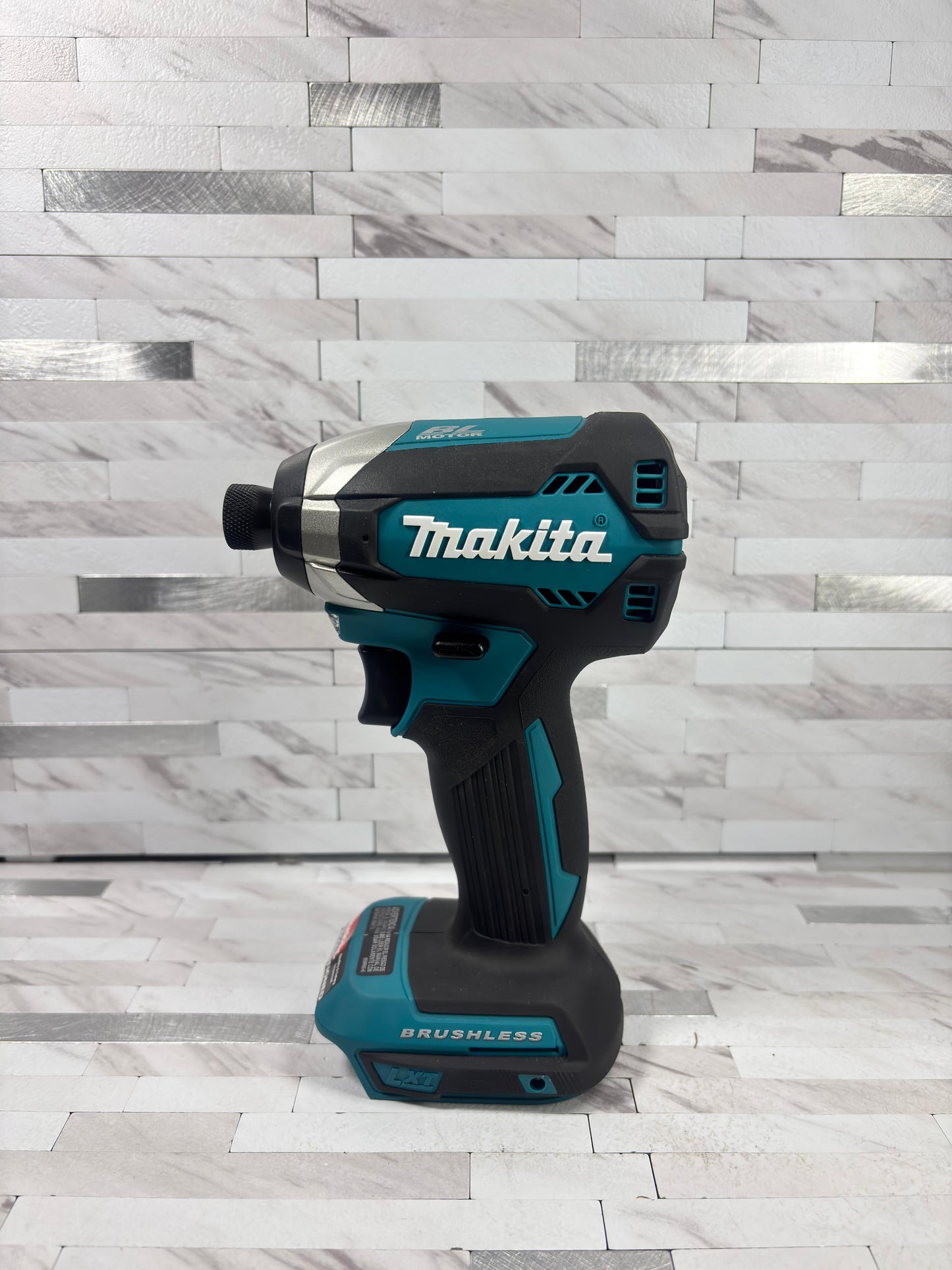 Makita 18V LXT Lithium-Ion Brushless 1/4 in. Cordless Variable Speed Impact Driver (Tool Only