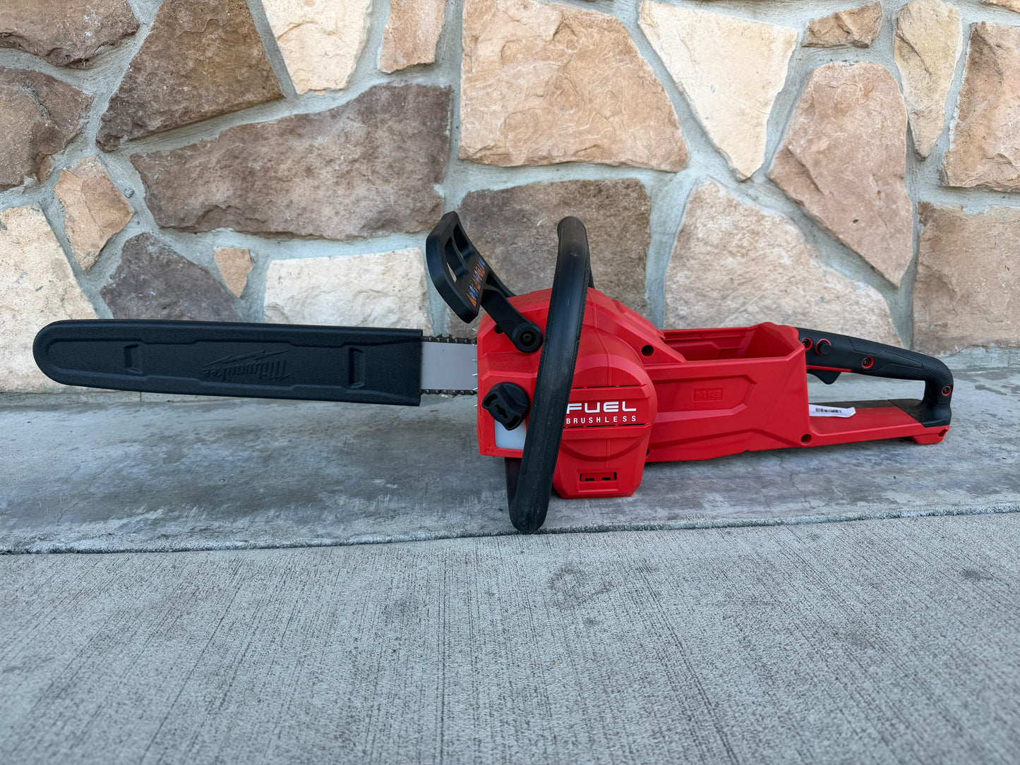 Milwaukee M18 FUEL 16 in. 18V Lithium-Ion Brushless Battery Chainsaw (Tool-Only)