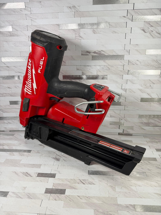 Milwaukee M18 FUEL 3-1/2 in. 18-Volt 21-Degree Brushless Cordless Framing Nailer (Tool-Only)
