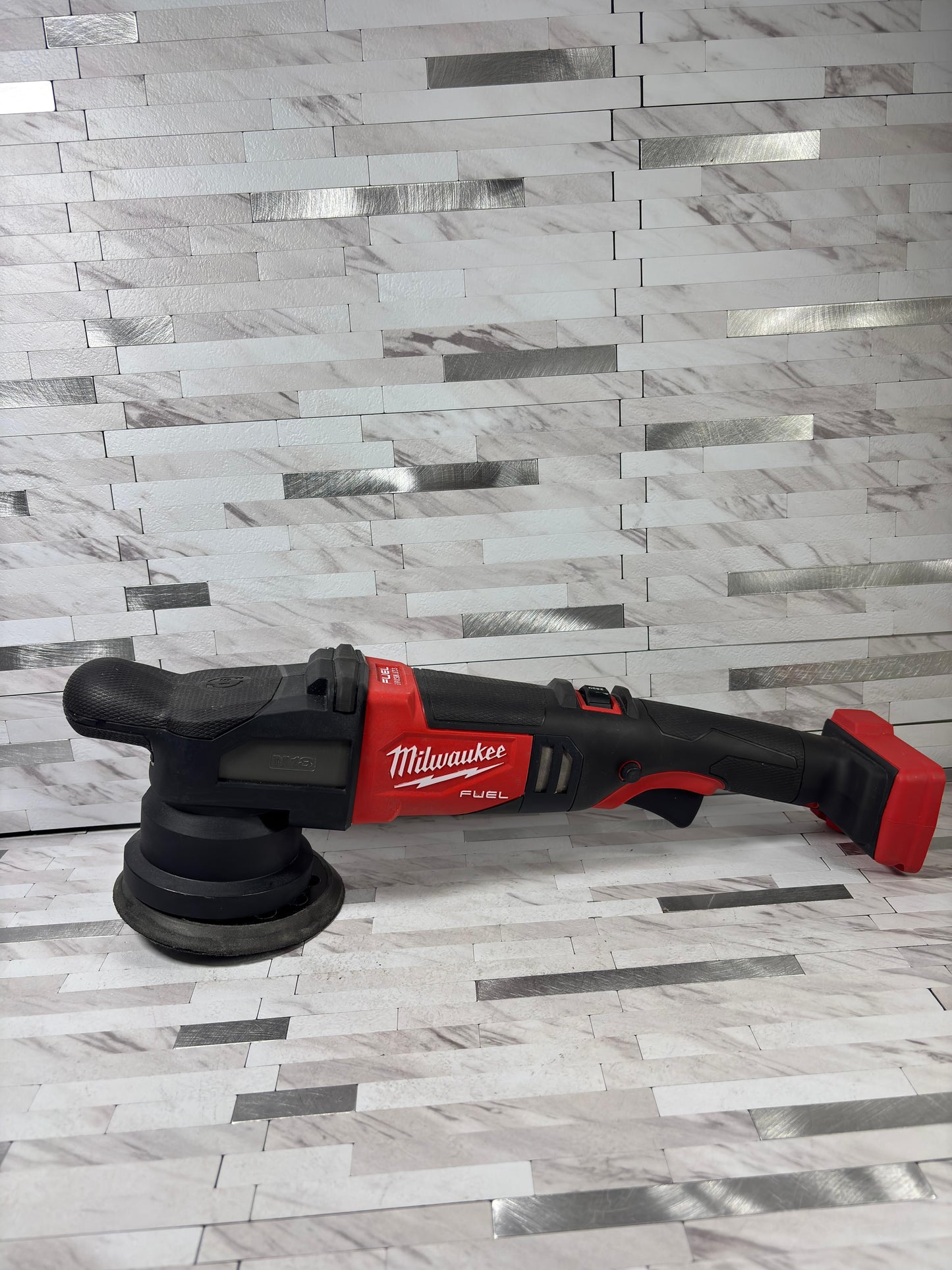 Milwaukee M18 FUEL18V Lithium-Ion Brushless Cordless 15MM DA Polisher (Tool-Only)