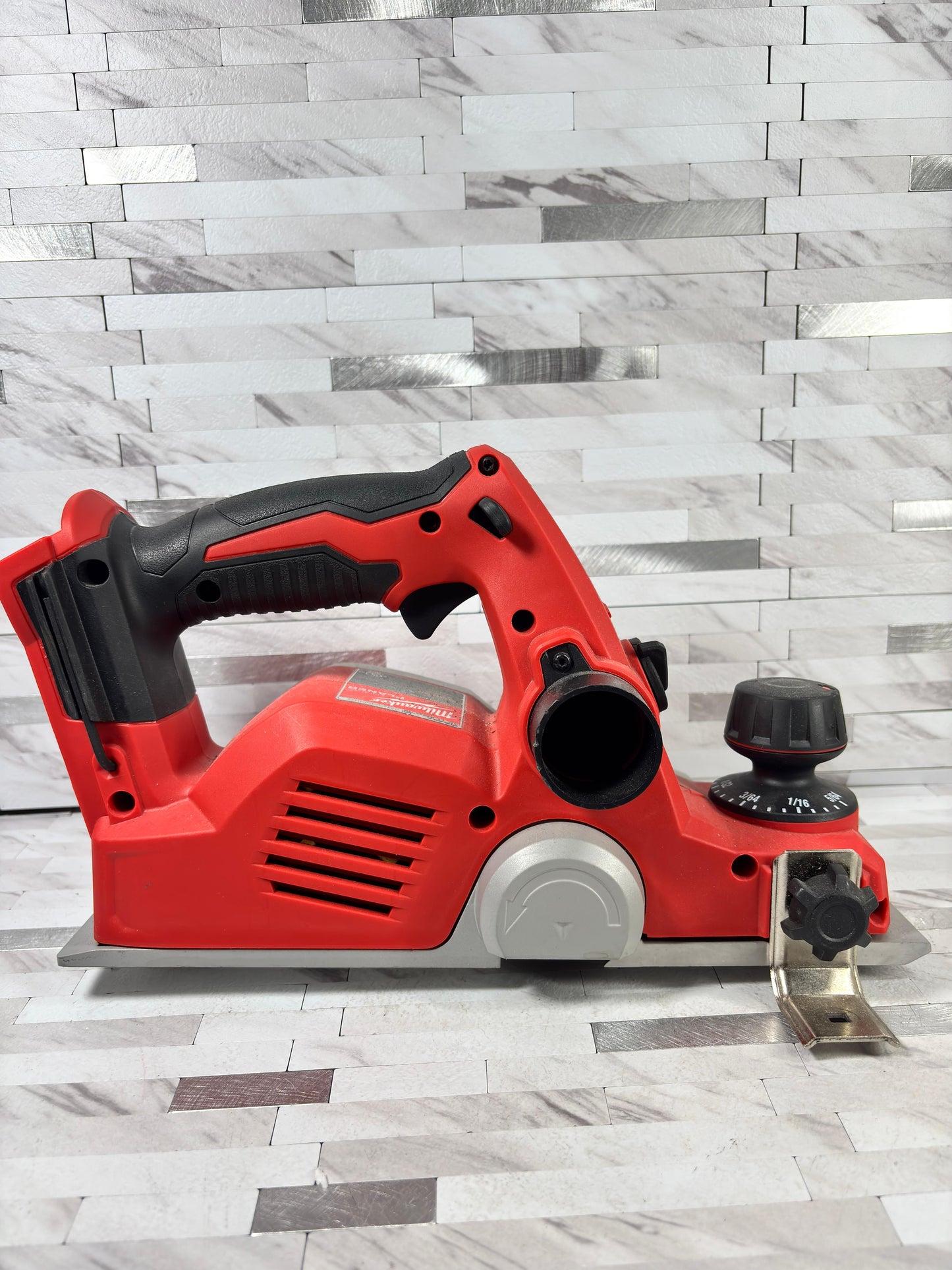 Milwaukee M18 18V Lithium-Ion Cordless 3-1/4 in. Planer (Tool-Only)